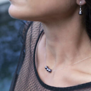 Collier câble perles d'eau douce noires