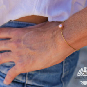 bracelet et sa perle d'eau douce rose