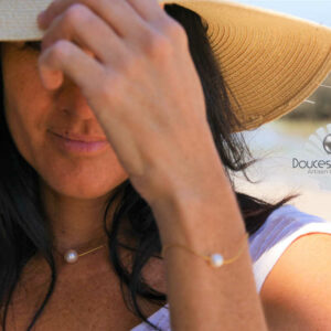 Collier bijou de dos et ses perles blanches