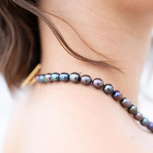 Collier en enfilage et ses perles d'eau douce