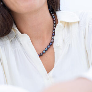 Collier en enfilage et ses perles d'eau douce - noir