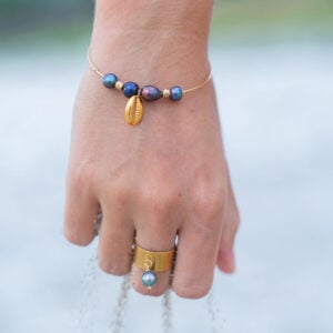 Bague large et sa perle d'eau douce - Noire