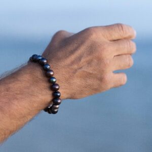 Bracelet élastique et ses perles d'eau douce noires