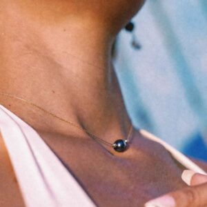 Collier Coulissant en Perles d'Eau Douce et son bijou de dos - noir